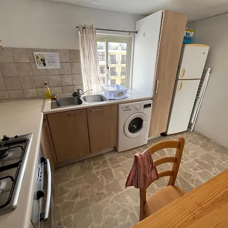 Small Bedroom * סליאמה