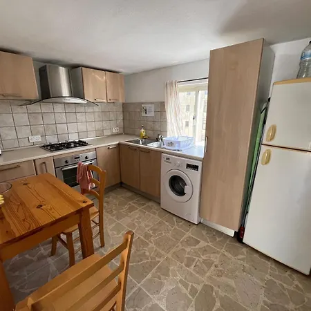 בית אירוח Small Bedroom *