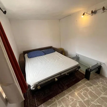 Δωμάτια σε οικογενειακή κατοικία Small Bedroom Σλιέμα