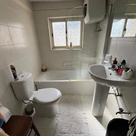 Δωμάτια σε οικογενειακή κατοικία Small Bedroom *